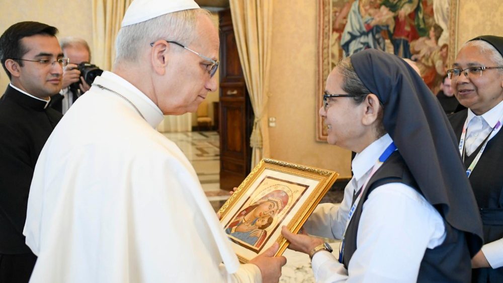 Аўдыенцыя для жаночых манаскіх супольнасцей