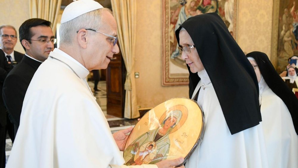 Аўдыенцыя для жаночых манаскіх супольнасцей