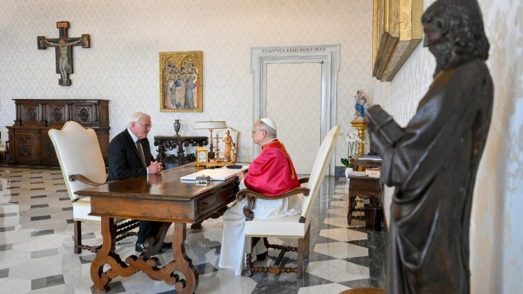 Soukrom&yacute; rozhovor mezi papežem a německ&yacute;m prezidentem