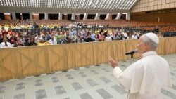 Papež pozdravlja bolnike