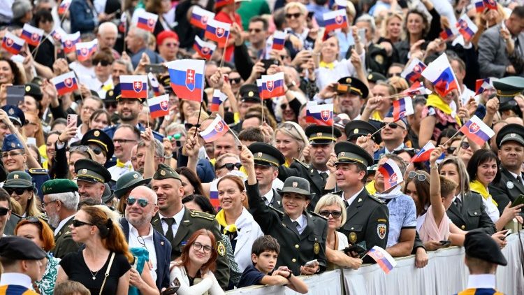 Umati wa waamini katika Katekesi