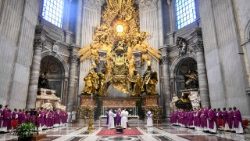 Cardeal Parolin durante o funeral de dom Novatus Rugambwa (@VATICAN MEDIA)