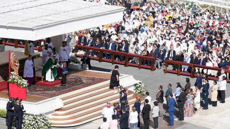 Predstavitev kandidatov za službo katehistov.