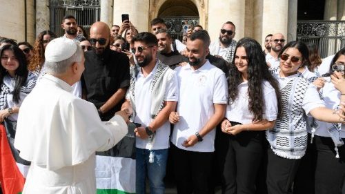 Un gruppo della pastorale giovanile della Palestina all’udienza generale