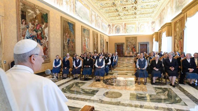 Washiriki wa Mkutano Mkuu wa mabinti wa Mtakatifu Paulo