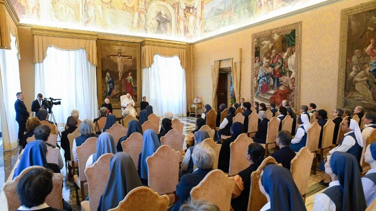 Washiriki wa Mkutano Mkuu wa Mabinti wa Mtakatifu Paulo