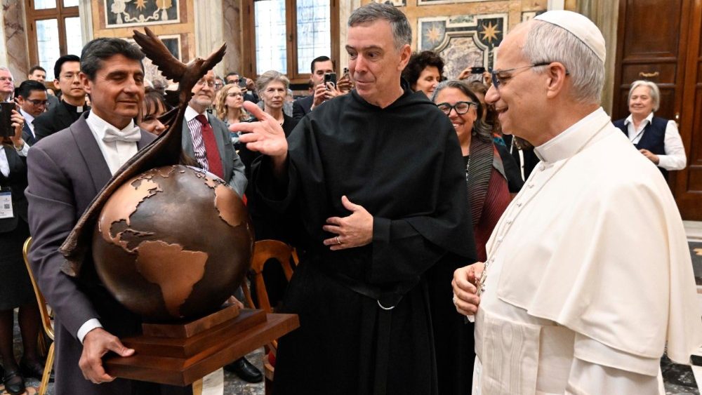 La Leon XIV, participanții la întâlnirea de studiu ”Refugees & Migrants in Our Common Home”