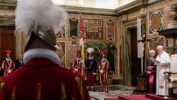 Papst Leo XIV. bei der Audienz für die Schweizer Garde