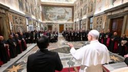 Papež zdraví účastníky mezinárodního kongresu o pastoraci seniorů