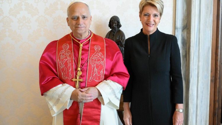 ലിയൊ പതിനാലാമൻ പാപ്പായും സ്വിറ്റ്സർലണ്ടിൻറെ രാഷ്ട്രപതി ശ്രീമതി കെറിൻ കെല്ലെർ സട്ടെറും 03/10/25 വത്തിക്കാൻ