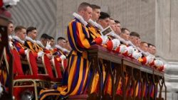 Schweizergardisten im Petersdom
