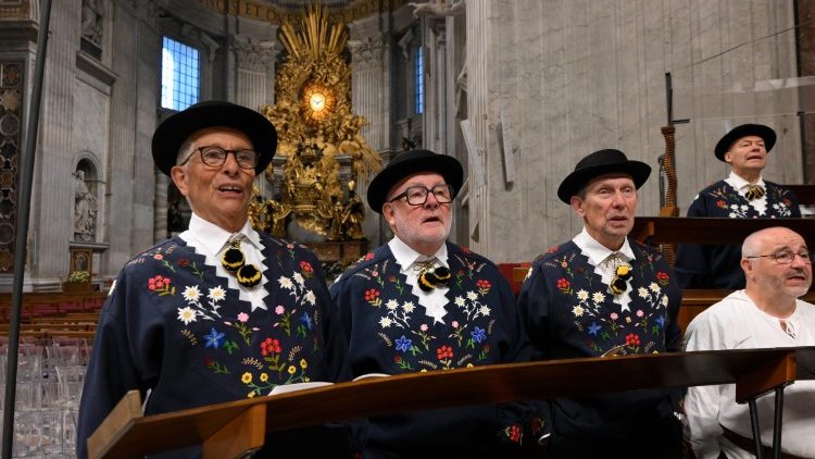 Podczas nabożeństwa śpiewał chór ze Szwajcarii