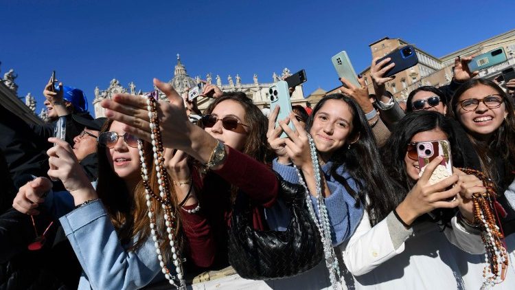 Młodzież na audiencji jubileuszowej Leona XIV