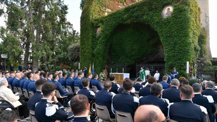 Misa katika Groto ya Lourdes katika Bustani za Vatican