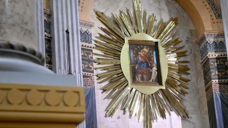 Икона Богородицы Помпейской в римской церкви Пресвятой Девы Розария