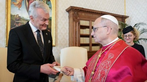 Leo XIV. empf&auml;ngt Litauens Pr&auml;sident Gitanas Nausėda