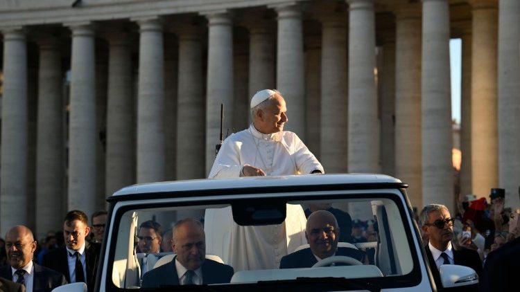 Fahrt im Abendlicht über den Petersplatz