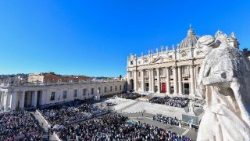 Una veduta di Piazza San Pietro durante l'udienza generale