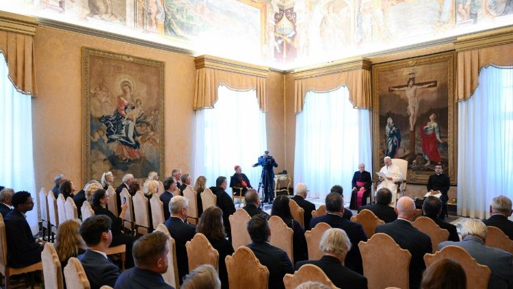 البابا يلتقي عددا من القادة النقابيين القادمين من شيكاغو في رحلة حج يوبيلي 