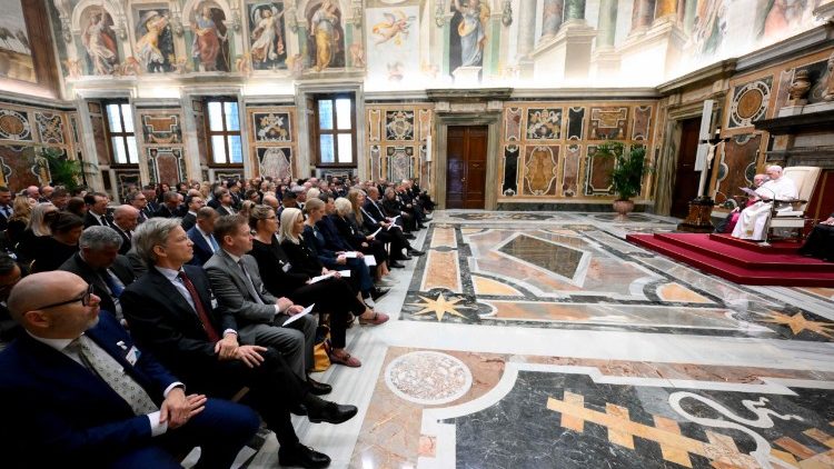 Il Papa incontra i partecipanti alla conferenza dell'associazione MINDS International
