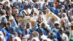 Maadhimisho ya Jubilei ya Miaka 25 tangu kuanzishwa kwa Umoja wa Mashirika ya Kitawa Jimbo kuu la Arusha yamenogeshwa na kauli mbiu “Tushirikishane Kutangaza Injili ya Kristo kwa Watu Wote Hasa Wasiomjua Kristo.”