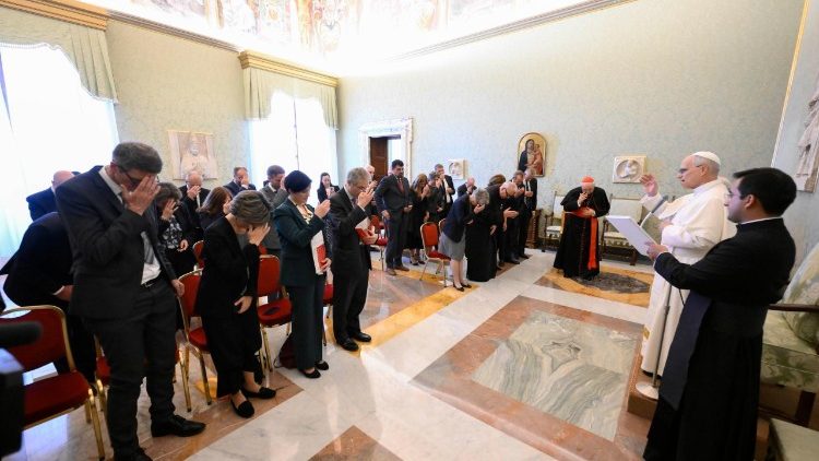 Popiežiaus Leono XIV audiencija „Pagalbos kenčiančiai Bažnyčiai“ delegacijai