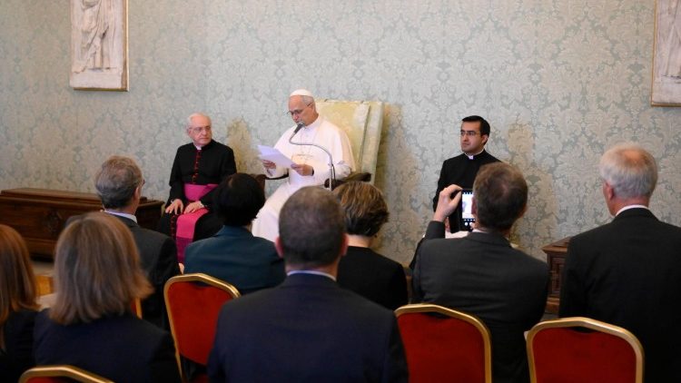 Il Papa riceve in udienza la fondazione Aiuto alla Chiesa che Soffre