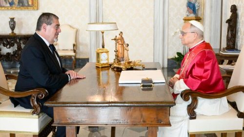 Le Pape re&ccedil;oit en audience le pr&eacute;sident du Guatemala