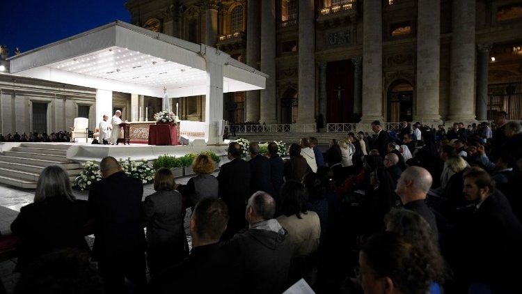 "Odł&oacute;żcie miecz" - wołał Papież podczas czuwania w intencji pokoju 11 października 2025 roku