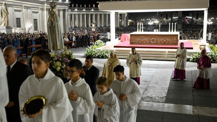 Ibada ya Kuabudu Ekaristi Takatifu na Kuombea Amani Duniani