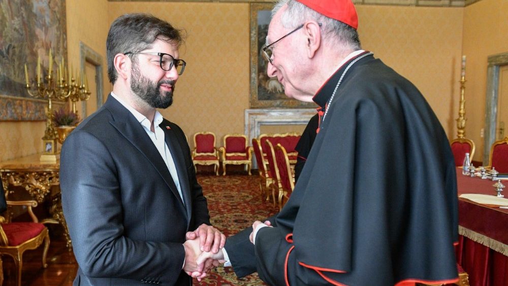 Kardinál Pietro Parolin a chilský prezident