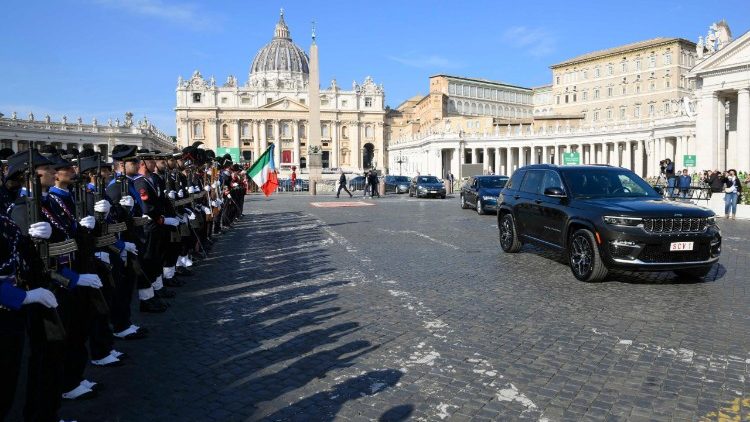 Il corteo papale per le vie di Roma