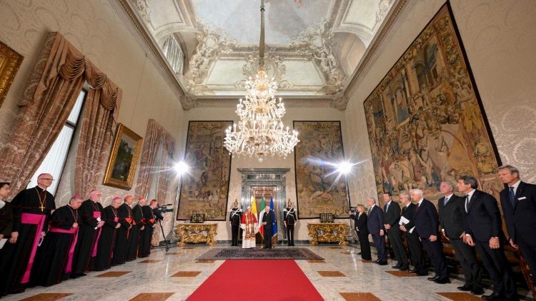 Đức Th&aacute;nh Cha ch&iacute;nh thức viếng thăm tổng thống &Yacute; tại Dinh Quirinale