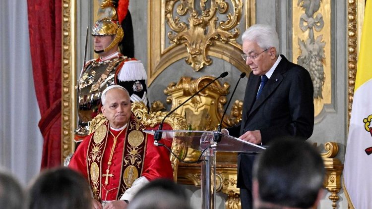 Đức Th&aacute;nh Cha ch&iacute;nh thức viếng thăm tổng thống &Yacute; tại Dinh Quirinale