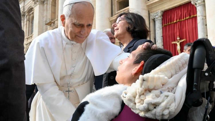 Papa Leão XIV durante o encontro com os fiéis na Audiência Geral de 15 de Outubro de 2025