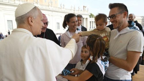 El Papa: la oración comunitaria crea lazos y une para siempre