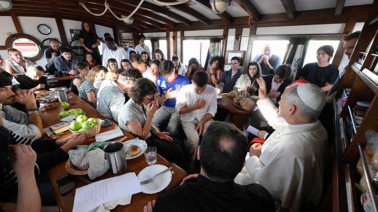 Baraka ya Papa kwa wanafunzi wa shule ya Amani