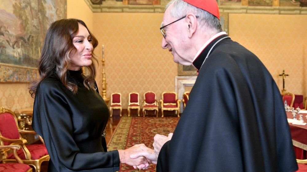 Kardinál Parolin zdraví paní Mehriban Alijevovou
