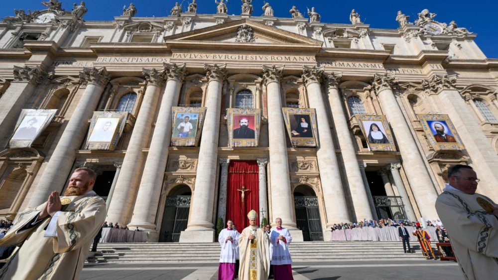 Кананізацыйная святая Імша на Плошчы святога Пятра ў Ватыкане