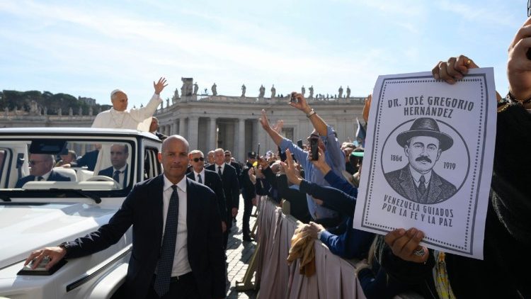 Kanonizace na Svatopetrském náměstí v neděli 19. října