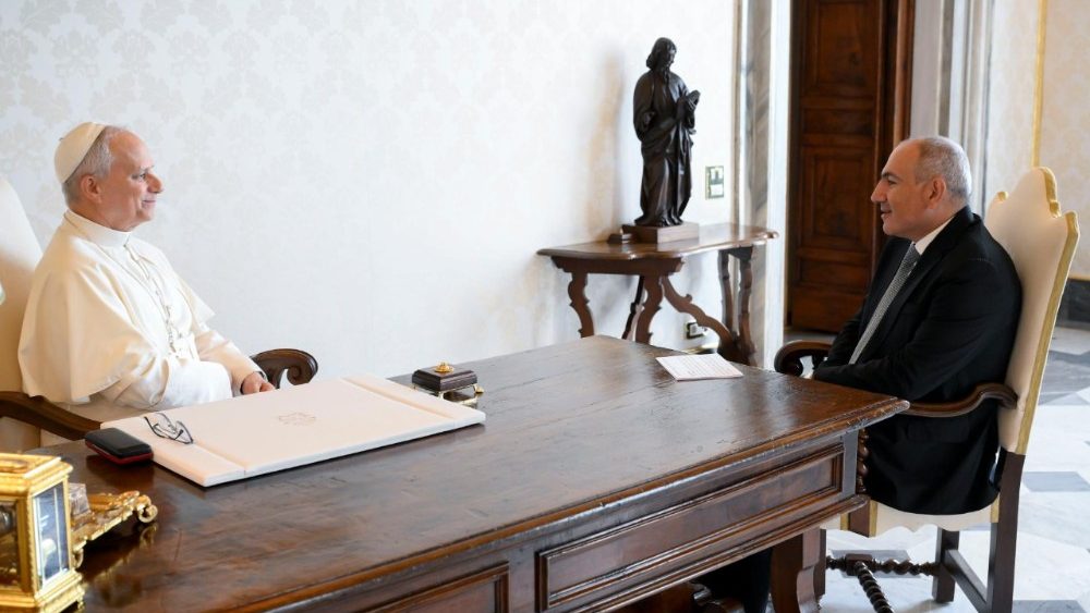 O Primeiro-Ministro armênio, Nikol Pashinyan, durante a audiência com Papa Leão XIV