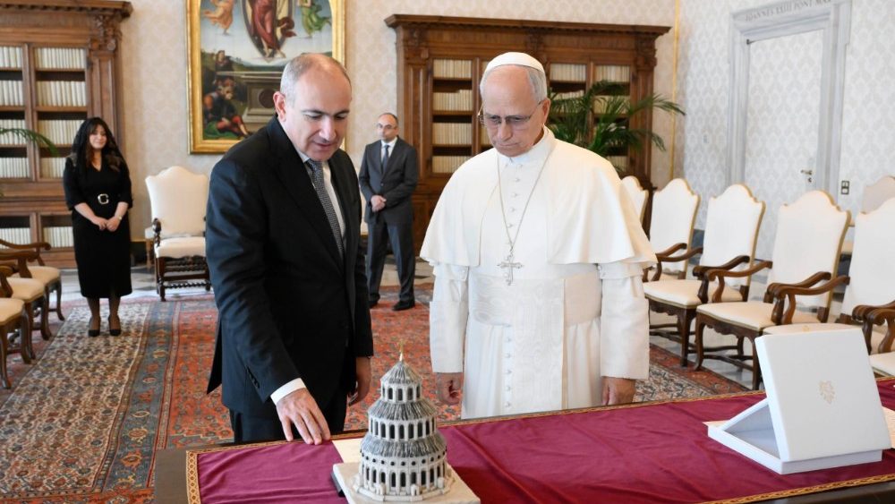 O Primeiro-Ministro armênio, Nikol Pashinyan, durante a audiência com Papa Leão XIV