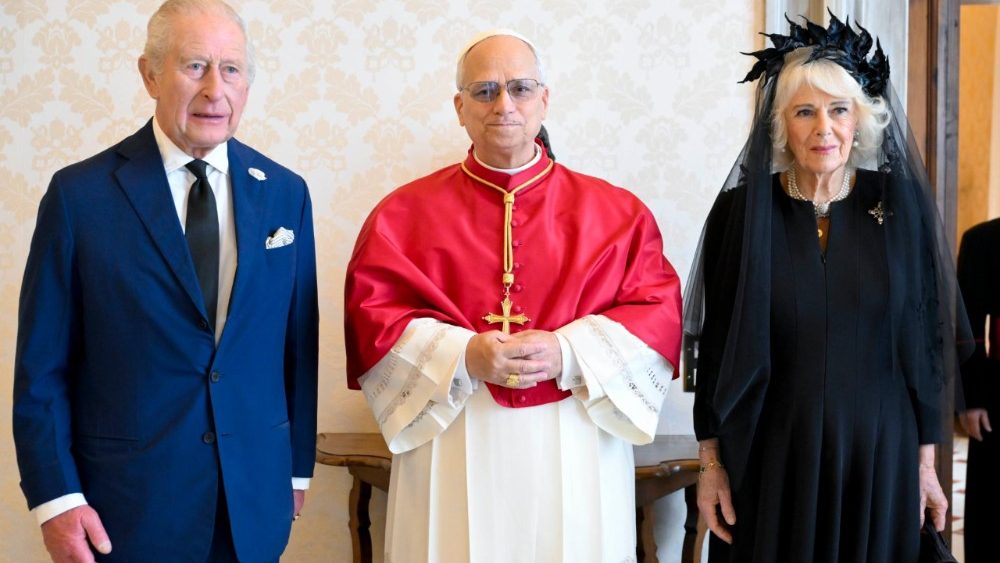Leon al XIV-lea și regele Charles al III-lea cu regina Camilla