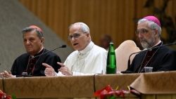 Il Papa risponde a braccio alle domande di sette rappresentanti delle equipe sinodali, in Aula Paolo VI