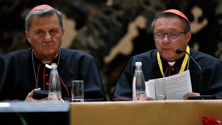 Kard. Grzegorz Ryś podczas obrad