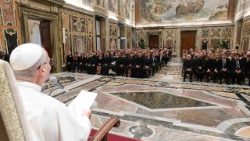 संत पापा लियो 14वें  एस्टोनियाई तीर्थयात्रियों को संदेश देते हुए