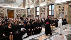 Папата приветства поклонниците от Естония, 24.10.2025