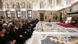 البابا يستقبل وفداً من الحجاج القادمين من إستونيا ويحثّهم على الصلاة بحرارة على نية السلام