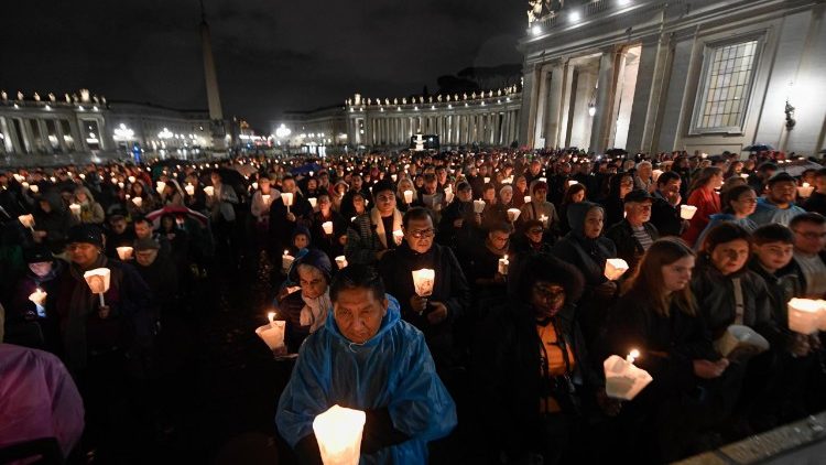 I partecipanti alla veglia