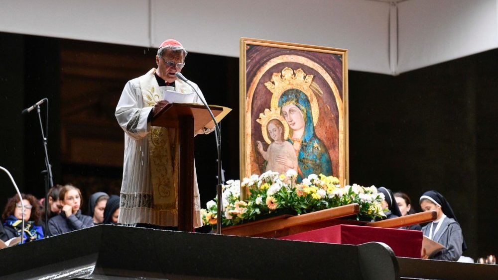 Vigilia mariana de oración presidida por el Cardenal Mario Grech en la Plaza de San Pedro, sábado 25 de octubre de 2025.